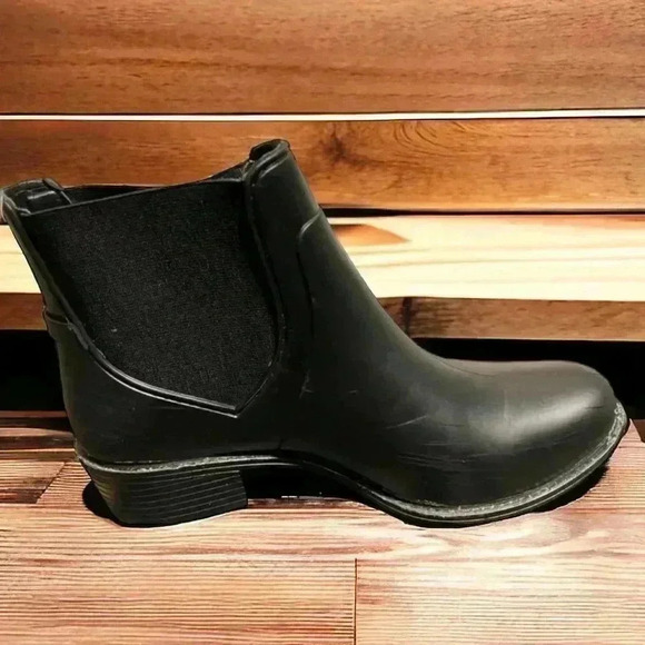 Bernardo women’s black rain boots size 6M.  Excellent condition. - Picture 3 of 6